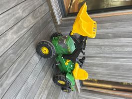 John Deere Trettraktor mit Schaufel und Anhänger