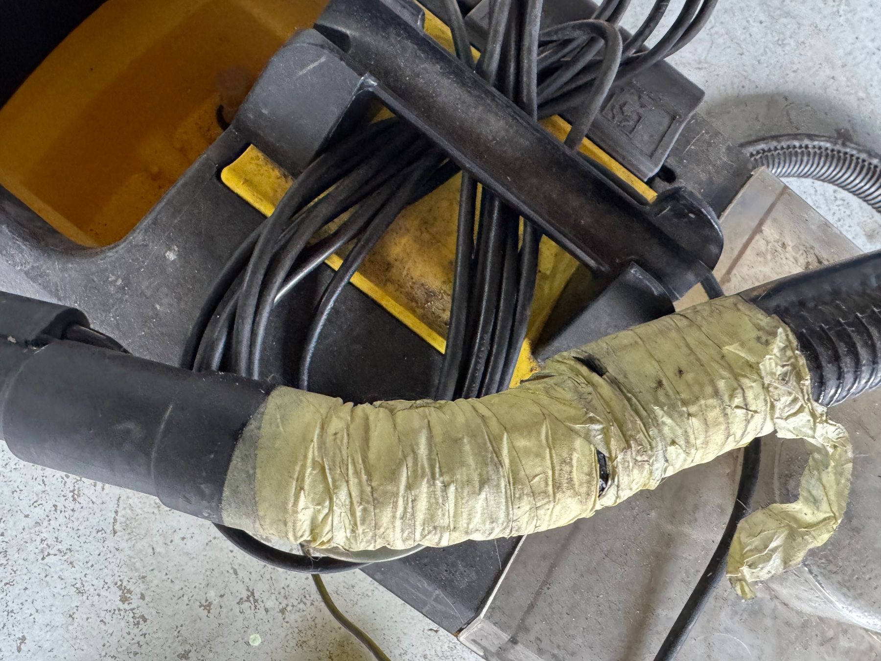 Kärcher Tutte le macchine: Kärcher Puzzi 100 Sprühextraktor mit Schlauch – Usato da Bilten venduto da g-m-w 3