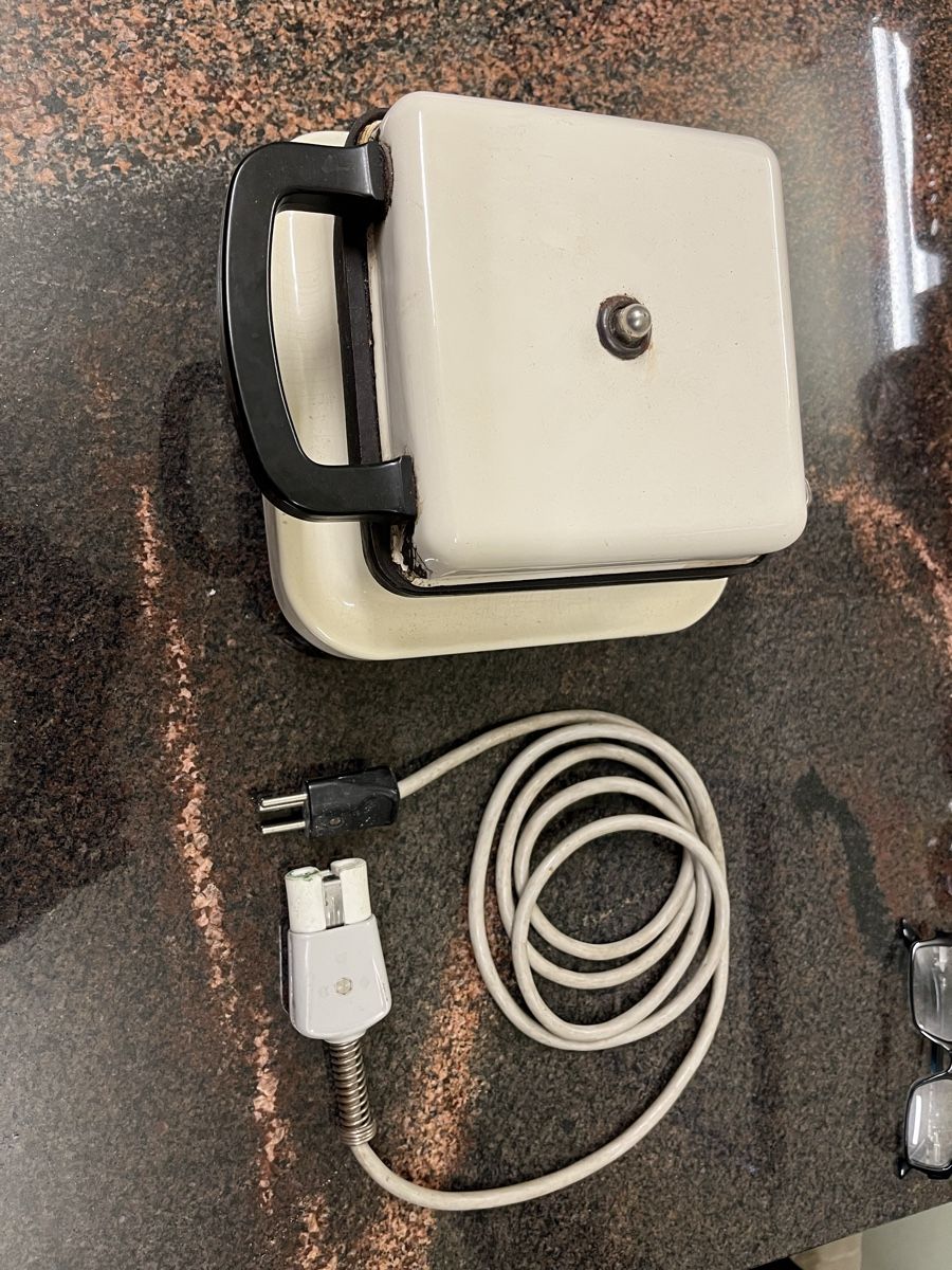 Jura Küchengeräte: Retro Bretzeleisen  220V/700W, – Gebraucht aus Hindelbank von Warentaxi 1