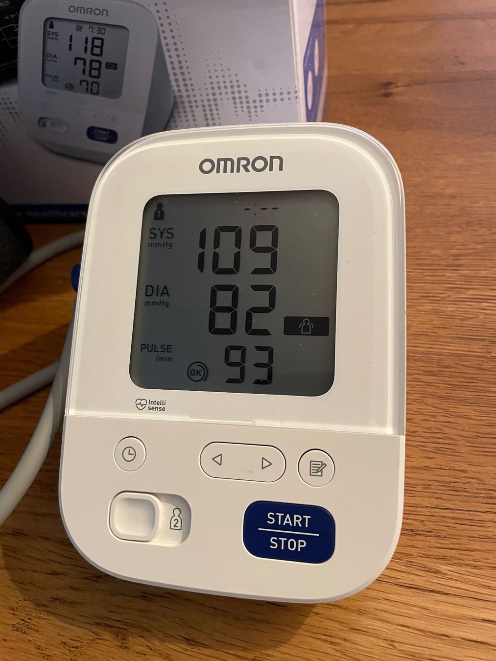Omron Attrezzature mediche: Omron M3 Oberarm-Blutdruckmessgerät – Usato da Winterthur venduto da chelsea57 1