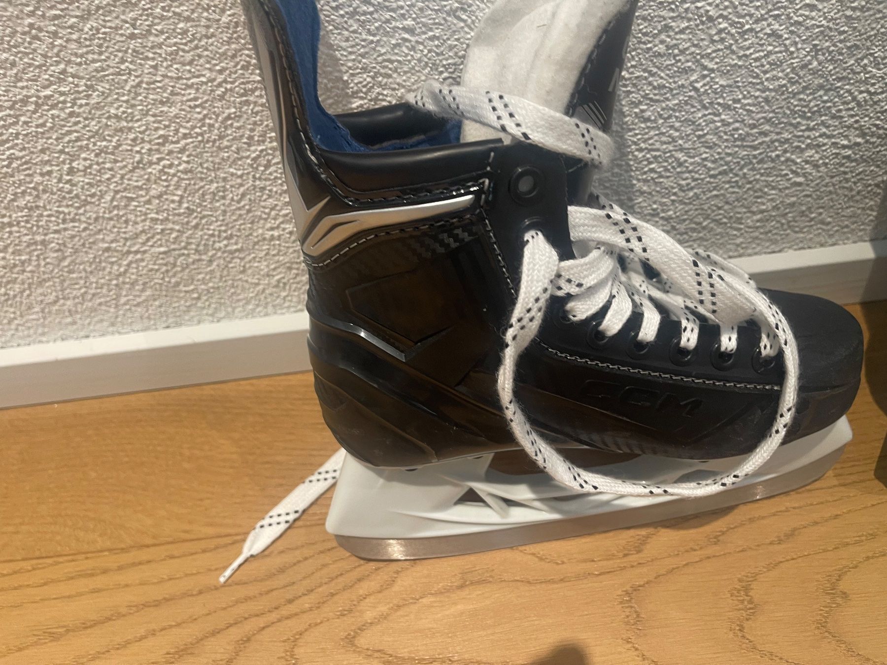 Ccm Pattini da ghiaccio: Eishockeyschlittschuhe CCM Next – Nuovo (secondo la descrizione) da Flums venduto da rggl 6