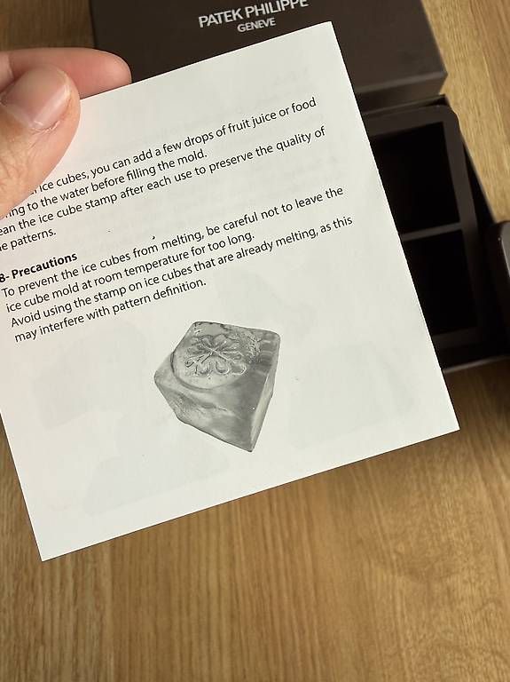 Patek Philippe Orologi: Patek Philippe Ice Cube Mold & Caltrava Brass Stamp Set – Nuovo e nell'imballaggio originale da Zürich venduto da shuenoma 3
