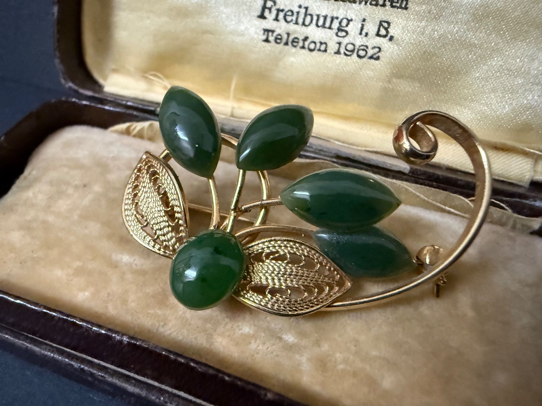 Broches & Aiguilles: Vintage Brosche vergoldet mit Jade – D'occasion à Spiegel b. Bern par Rogger72 1