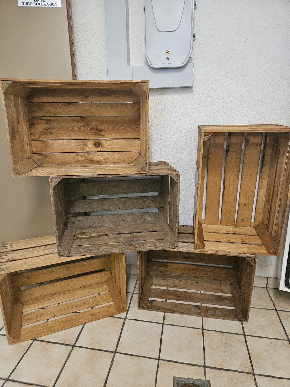 Articoli in legno: Holzkisten – Usato da Tuggen venduto da Justje