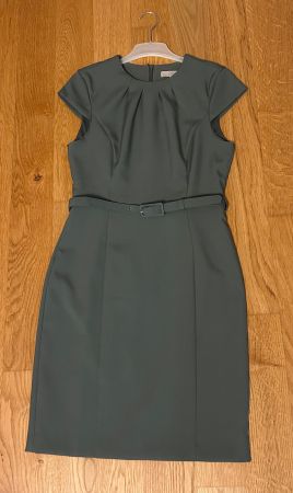 Damen Kleid H&M grün mit Gürtel gebraucht sehr guter Zustand