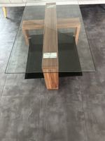 Moderner Couchtisch aus Glas und Holz – Elegantes Design