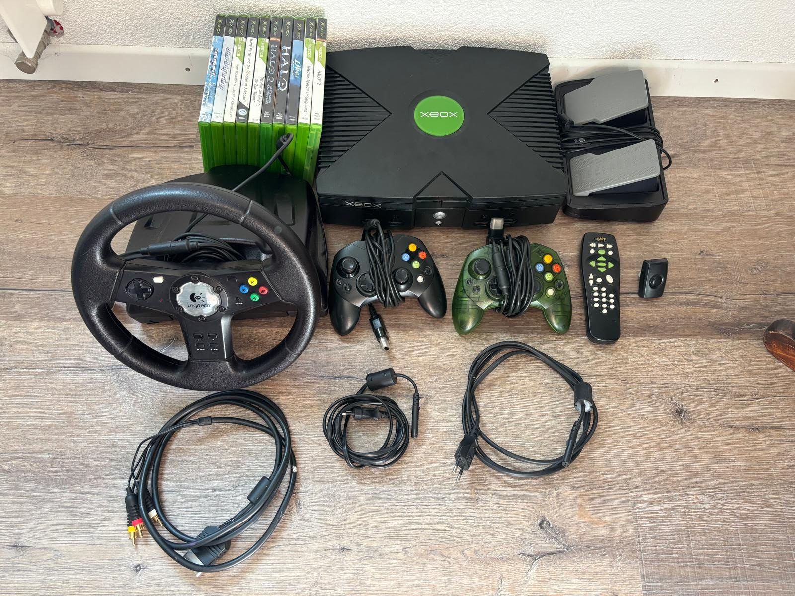 Microsoft Console: Microsoft Xbox Konsole mit Lenkrad, Controller und Spielen – Usato da Wangen an der Aare venduto da Manumech
