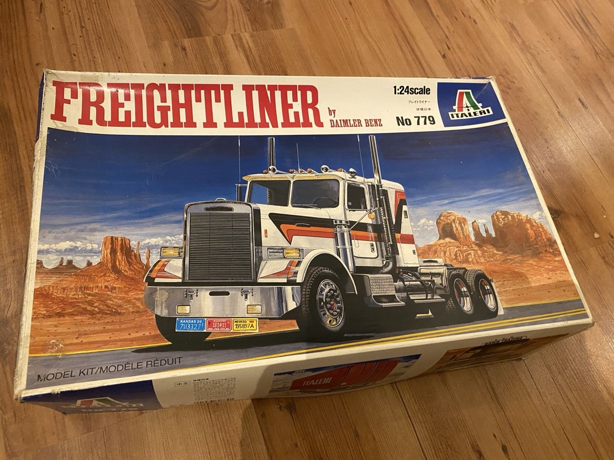 Italeri Kit di modellismo & Modellini statici: Freightliner 1:24 Italeri – Nuovo (secondo la descrizione) da Sutz venduto da Cash900