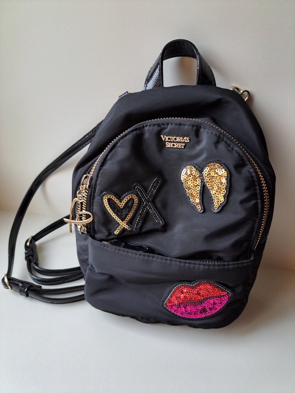 Victoria's Secret Zaini: Stoff Mini Rucksack Schwarz – Usato da Oetwil am See venduto da Kuechenzeit