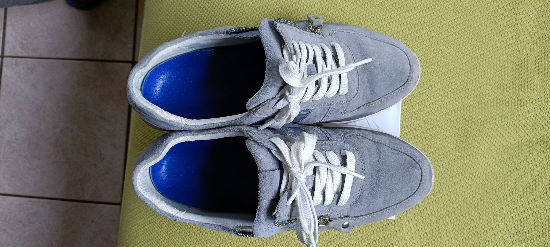 Damenschuhe: Medicus Sneaker aus Leder Gr. 5 1/2 = 38.5 – Gebraucht aus Porza von tbch