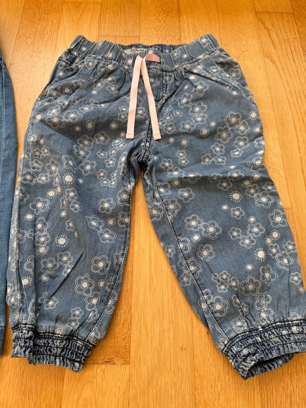 Hosen: Kleiderpaket Mädels, Grösse 104 & 116 – Gebraucht aus Baden von polveres 1