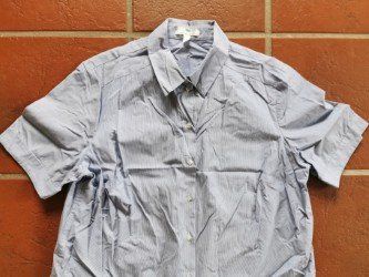 Peter Hahn Camicette: Peter Hahn; Hellblaue / fein gestreifte Bluse Gr. 46 – Usato da Boniswil venduto da Totomat-Lady 1