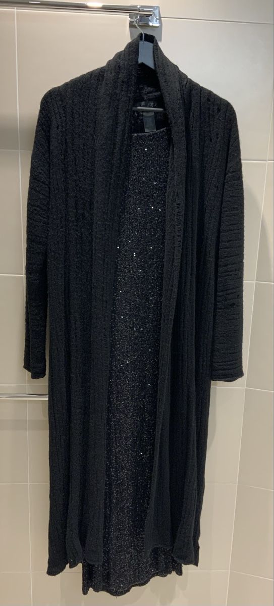 Robes: Donna Karan une robe avec  un cardigan – D'occasion à Vandoeuvres par Boussy74
