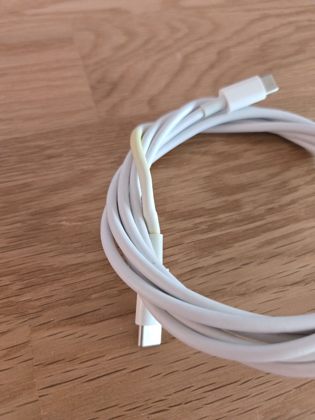 Apple Cavi: Apple MacBook Ladekabel usb-c usb-c – Usato da Biberist venduto da Volo28 1