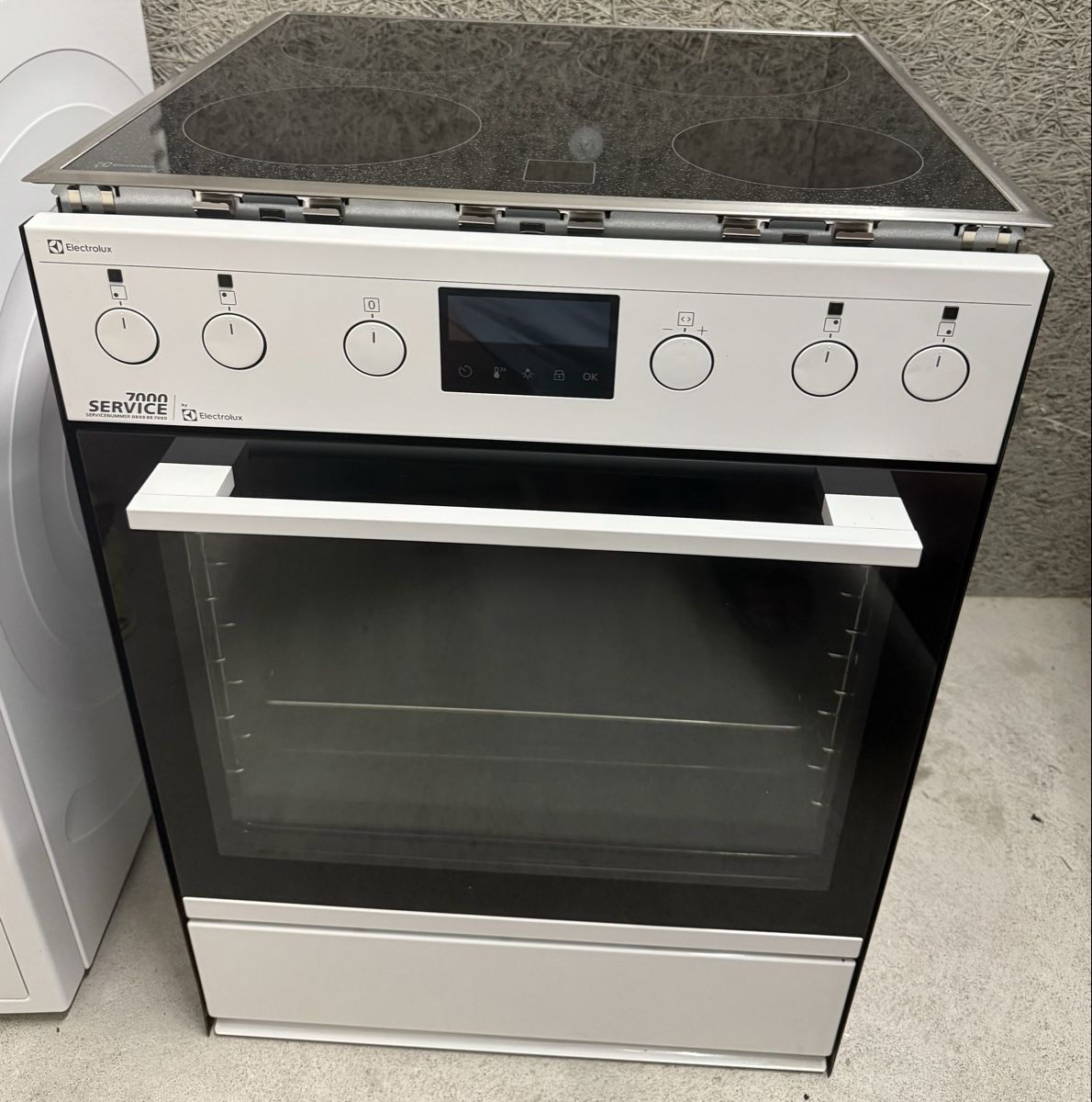 Electrolux Backöfen: Backofen & Keramik Kochfeld Electrolux 55Cm Ch Norm – Neu (gemäss Beschreibung) aus Kilchberg ZH von Rei_9 1