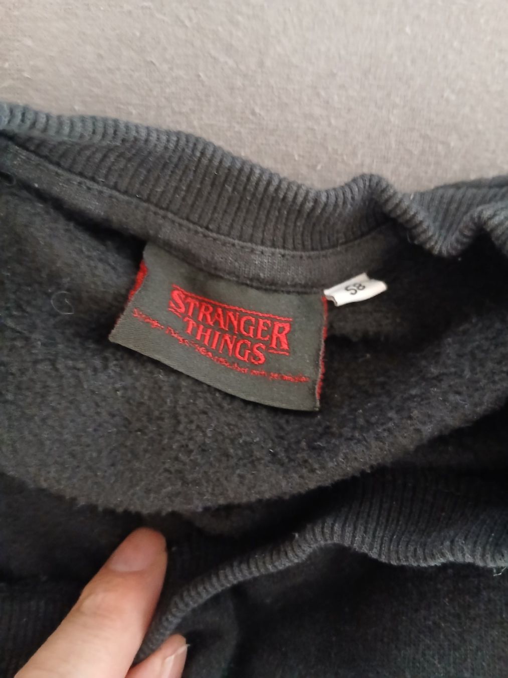 Maglioni & Felpe: Stranger Things Pullover, Gr. 58, Schwarz, Top Zustand! – Usato da Basel venduto da meh_cm2k 2