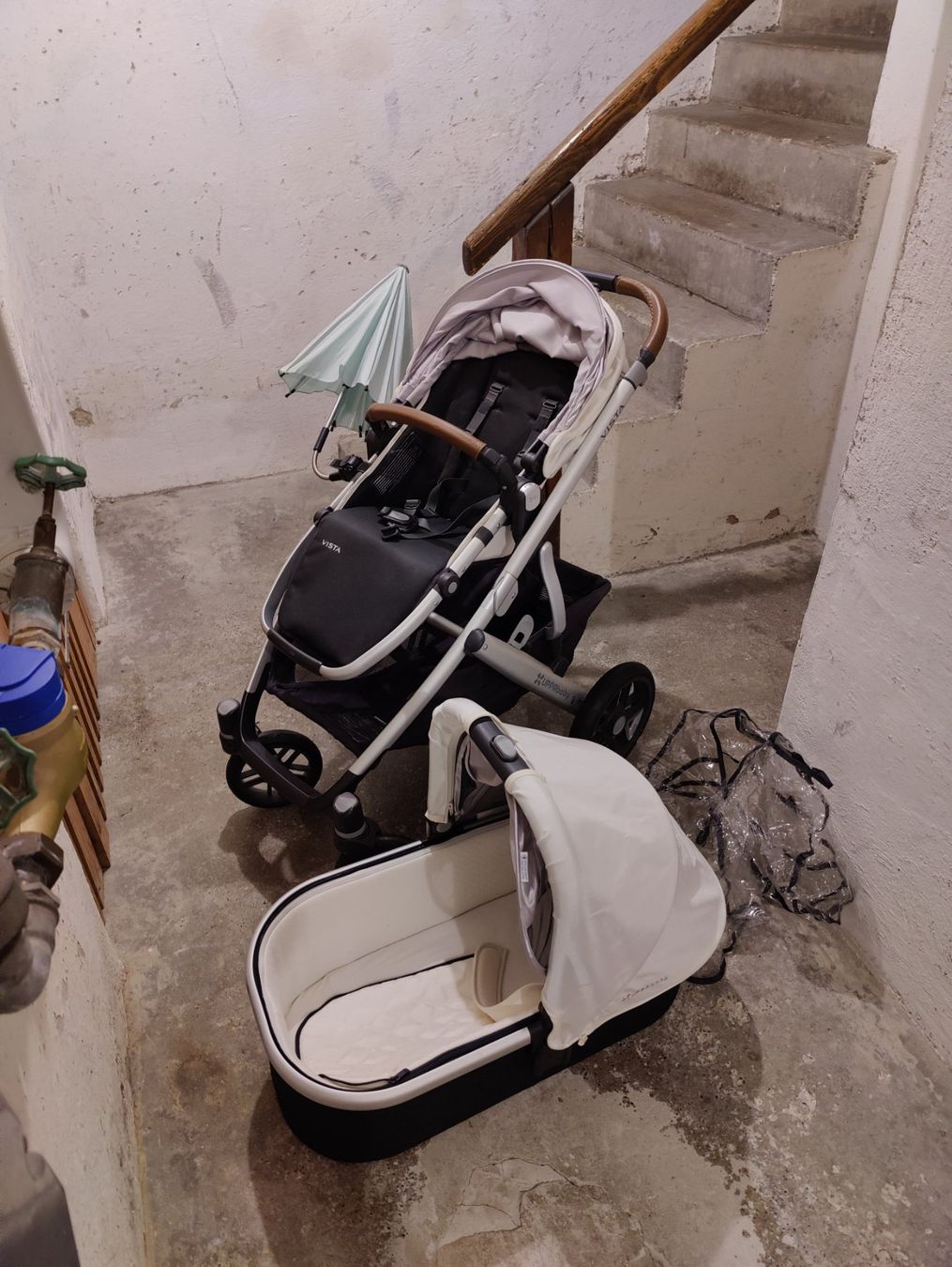 UPPAbaby Carrozzine: UPPAbaby VISTA V2 stroller set – Usato da Basel venduto da pou_j8bj