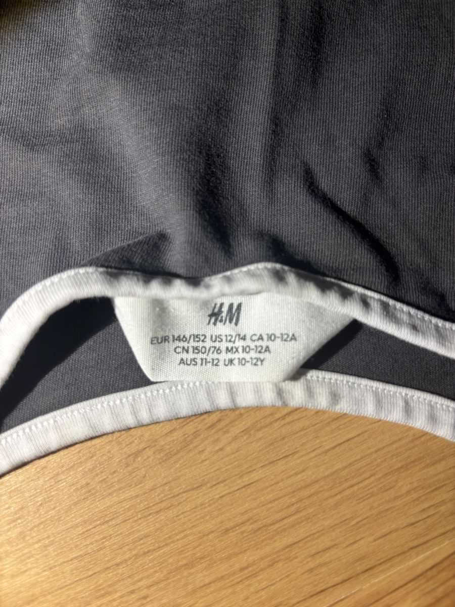 H&M T-shirt: H&M grey tank top – Nuovo (secondo la descrizione) da Lavigny venduto da bea_26wd 2