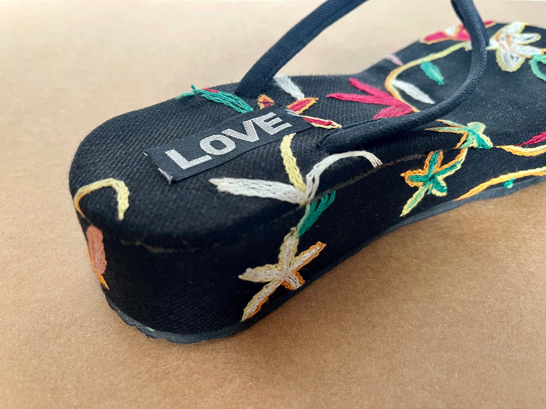 Scarpe da donna: flip flop LOVE – Usato da Bern venduto da Odimarlo 7