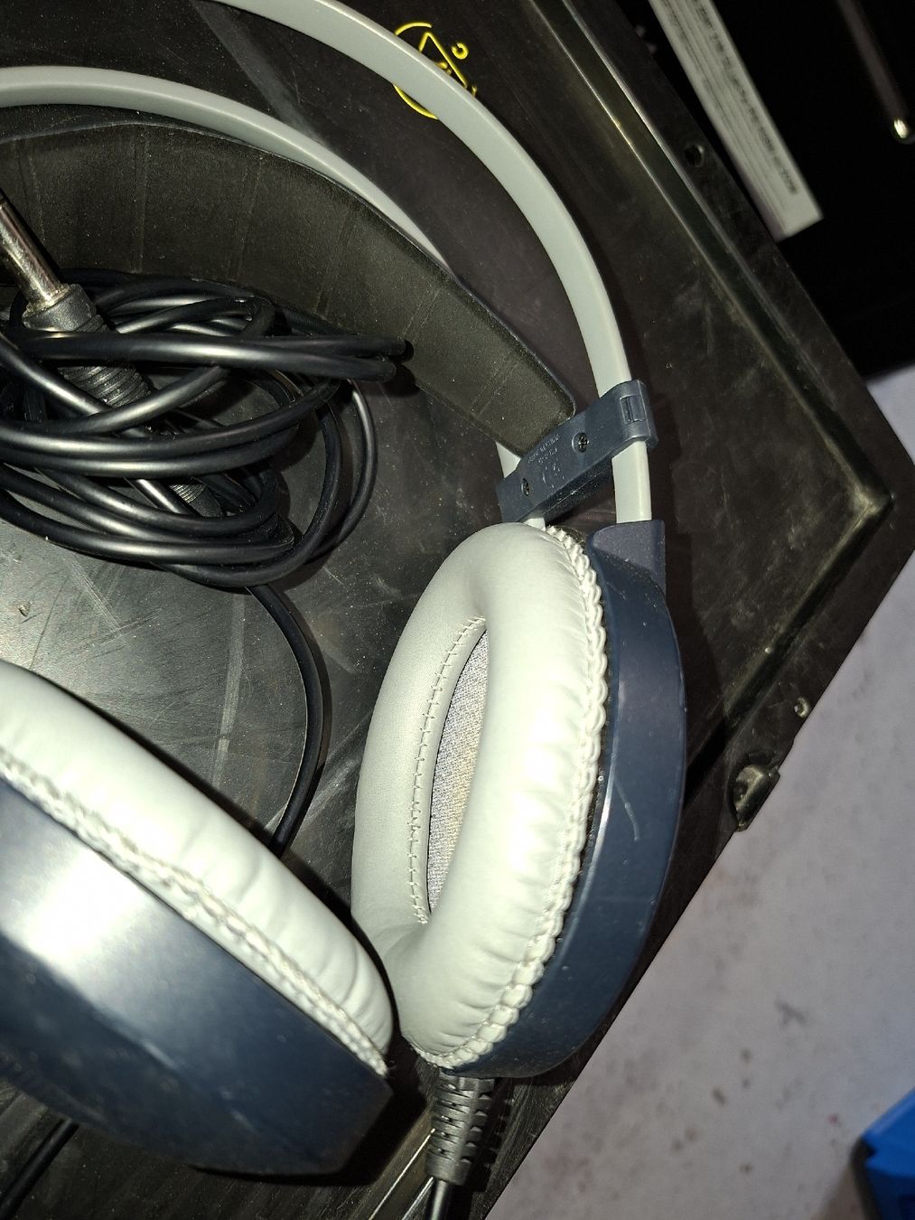 Akg Cuffie: AKG K77 Stereo Kopfhörer mit Kabel und Adapter – Usato da Chur venduto da 80808080 2