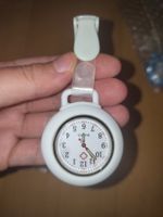 Neuwertige Schwesternuhr (QUARTZ), weiss