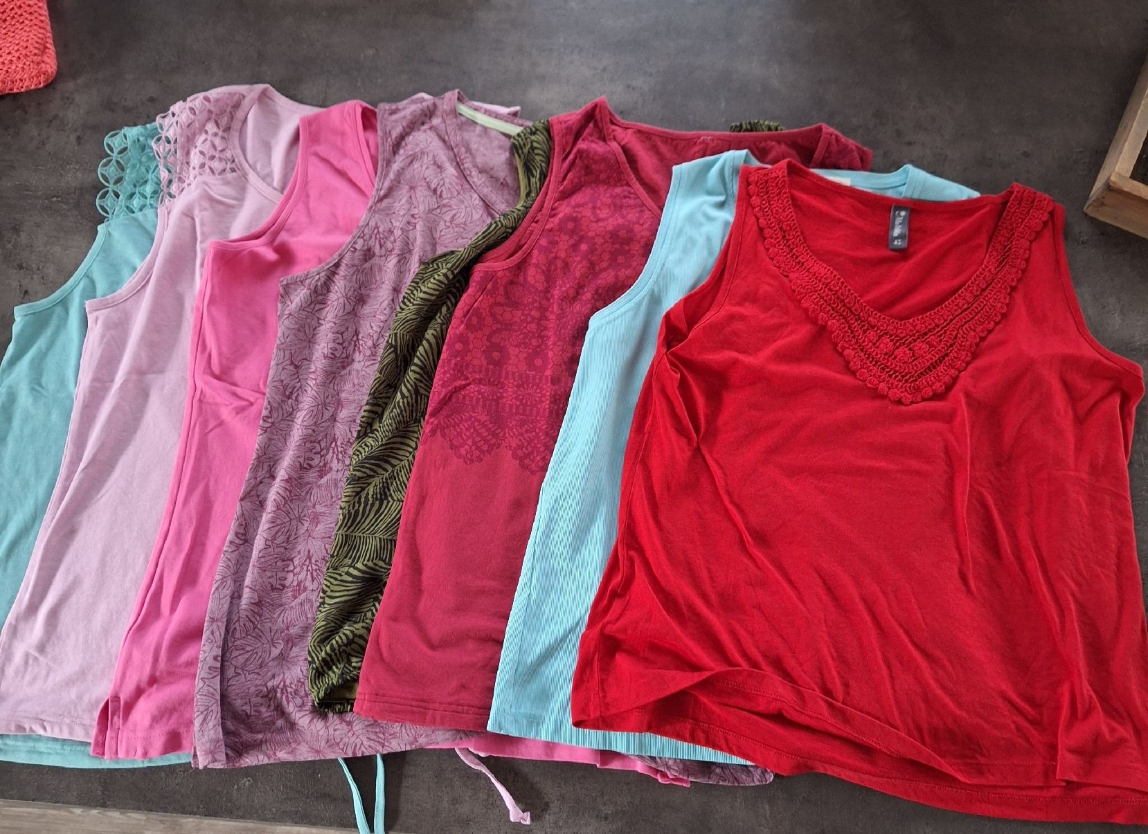 Lotti di vestiti: 9 Stk.Trägershirts  – Usato da Zollbrück venduto da MAEZ01