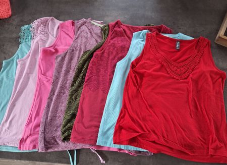 9 Stk.Trägershirts 