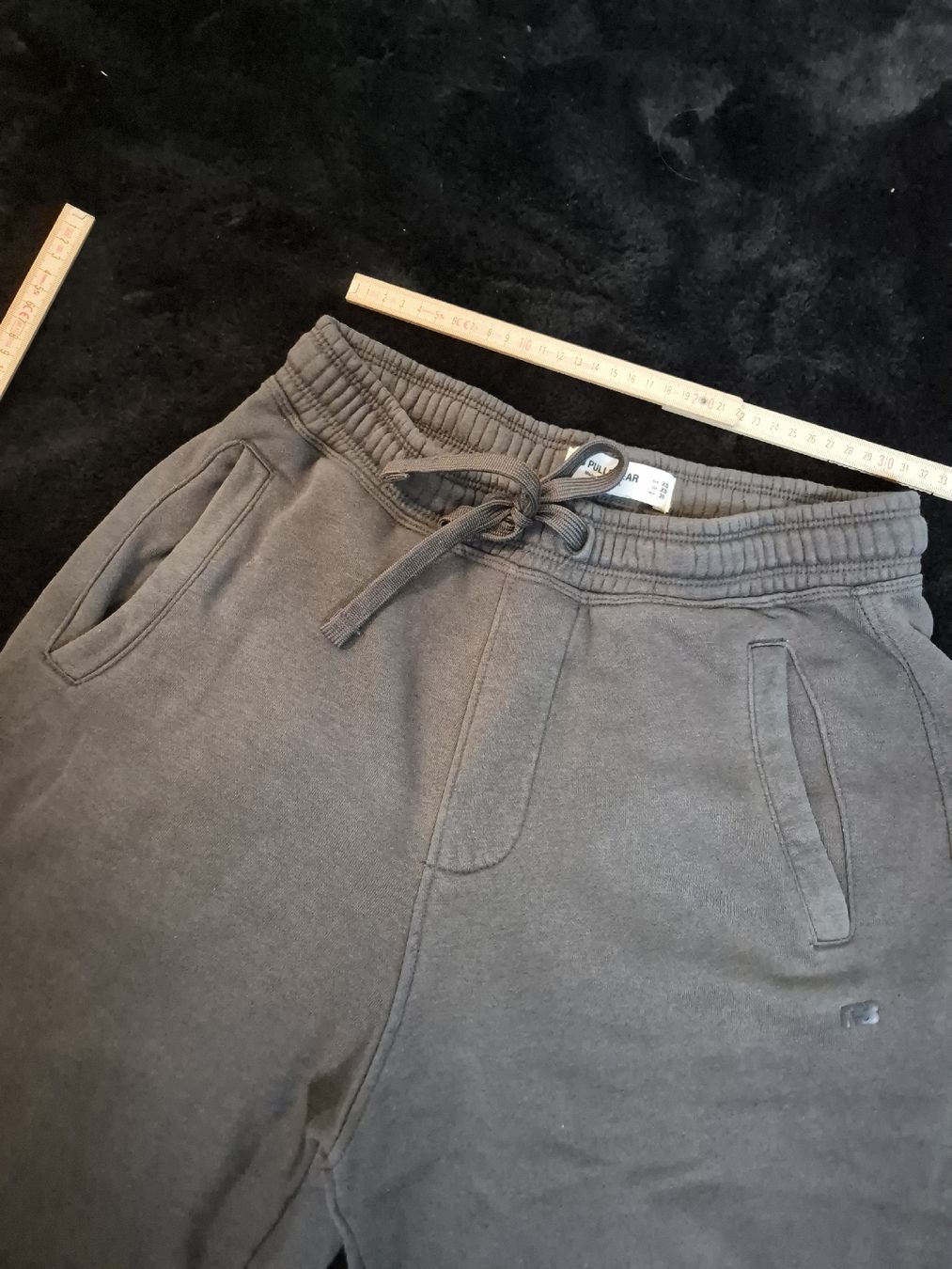 Pull&Bear Pantaloni: Jogginghose Pull&Bear grau Grösse XS Gebrauchsspuren – Usato da Zürich venduto da Drago670 1