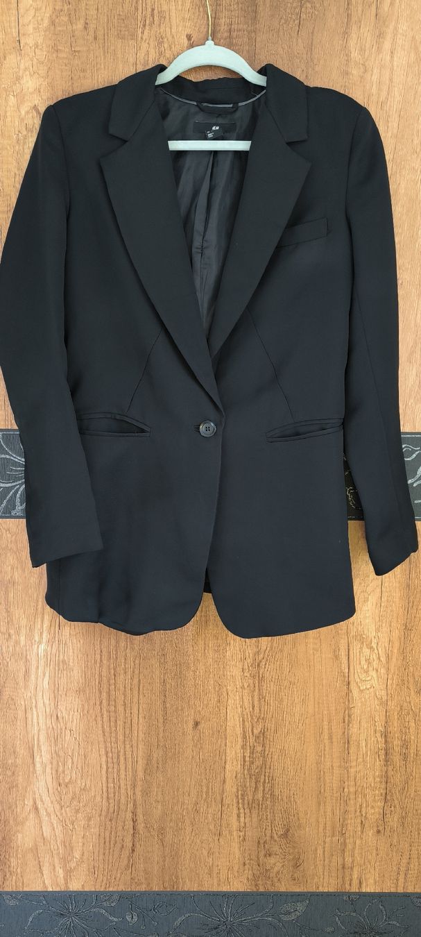 H&M Jacken: Schwarzer Blazer von H&M – Gebraucht aus Bern von mar_xn6k