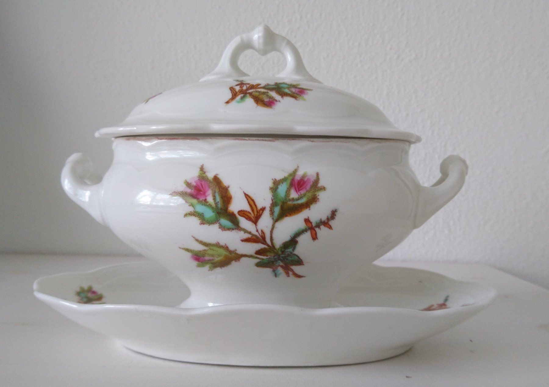 Ciotole: Saucière mit Rosenmotiv – Usato da Schüpfen venduto da ardiphne