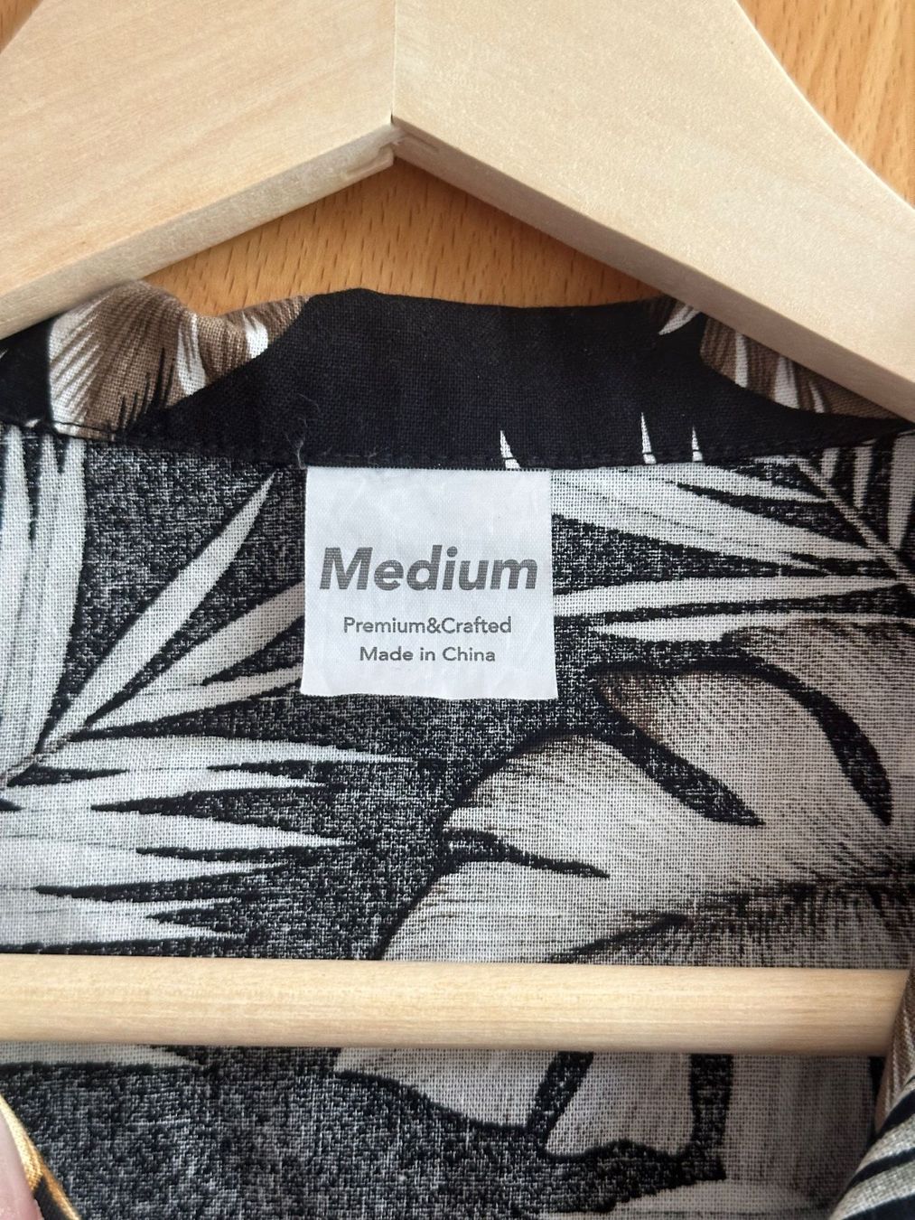 Camicie: Sommerliches Hemd mit Palmen Muster, Gr. M – Usato da Schlieren venduto da car_2bwb 2