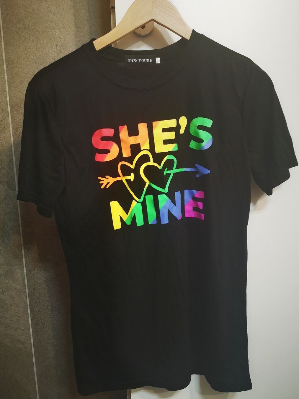 T-shirt: 2x T-shirt S Pride LGBTQ – Nuovo (secondo la descrizione) da Lostallo venduto da cha_lx5j 1