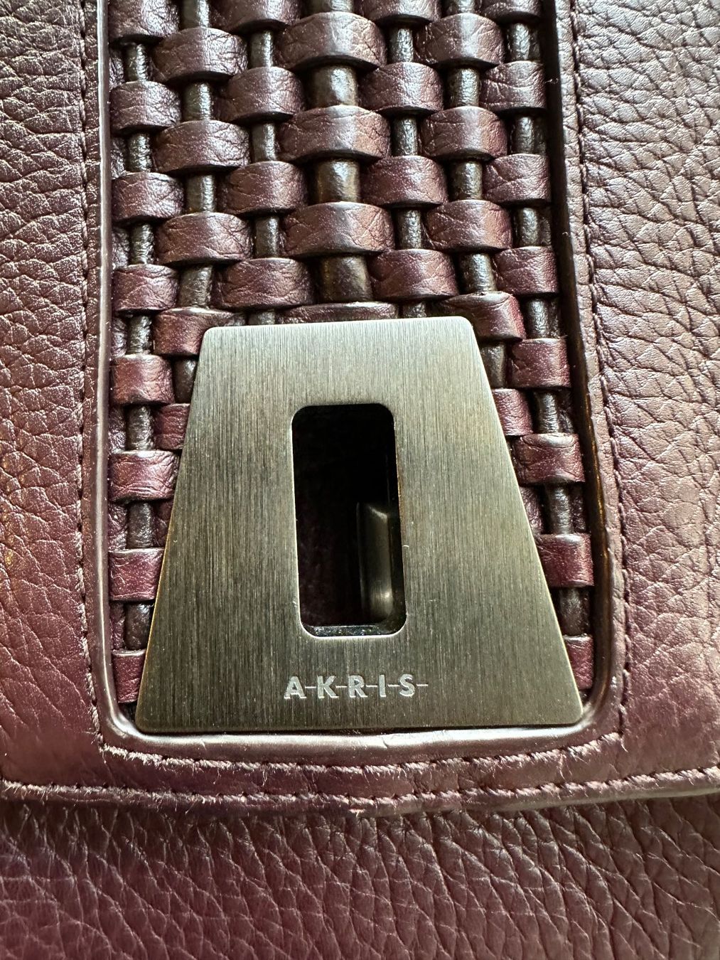 Taschen für Damen: AKRIS original Umhängetasche in Weinrot – Gebraucht aus Luzern von gwand 8