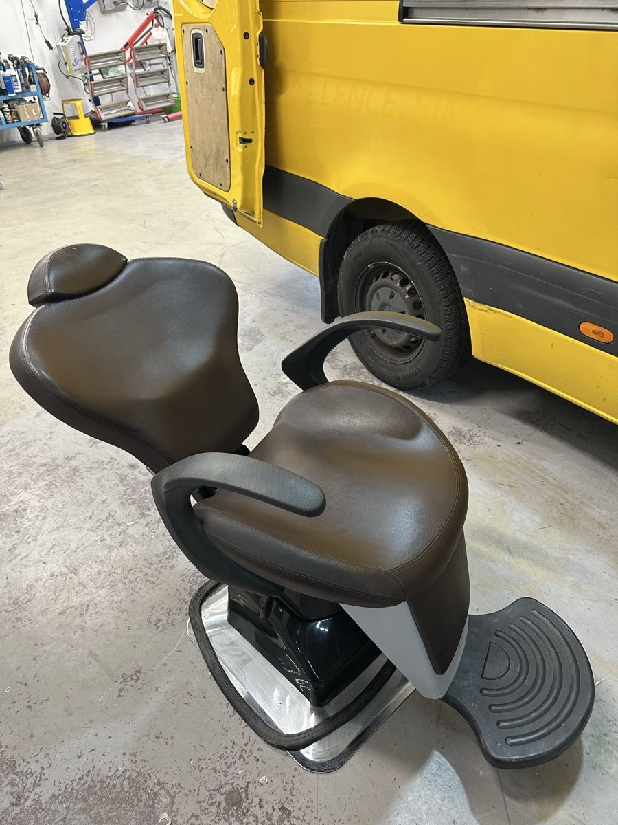 Kosmetik-& Massageliegen: Alpeda Barberstuhl – Gebraucht aus Dietikon von burak_taci 1