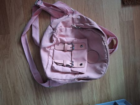 Kleiner Rucksack pink mit Aussentasche - guter Zustand