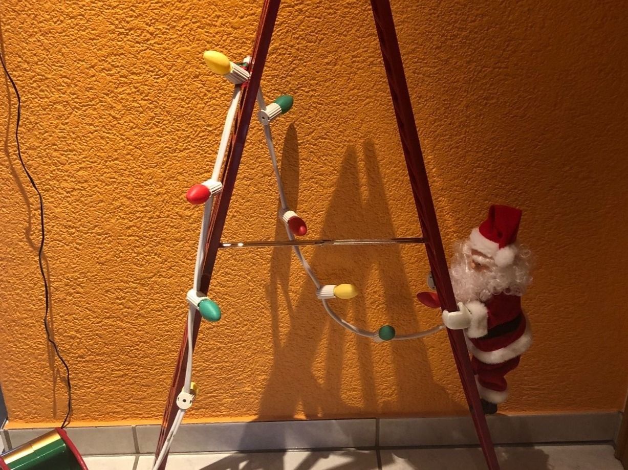 Tutte le decorazioni: Stepping Santa mit Musik – Nuovo (secondo la descrizione) da Schübelbach venduto da Dolly990_2