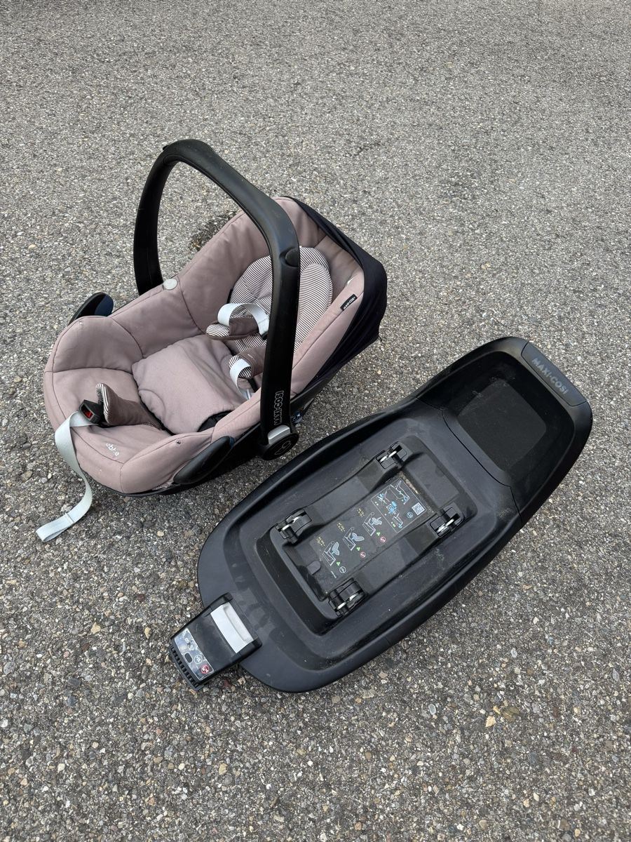 Maxi-Cosi Auto-Kindersitze: Maxi-Cosi Babyschale mit FamilyFix Basis – Gebraucht aus Salmsach von leahm4rtin
