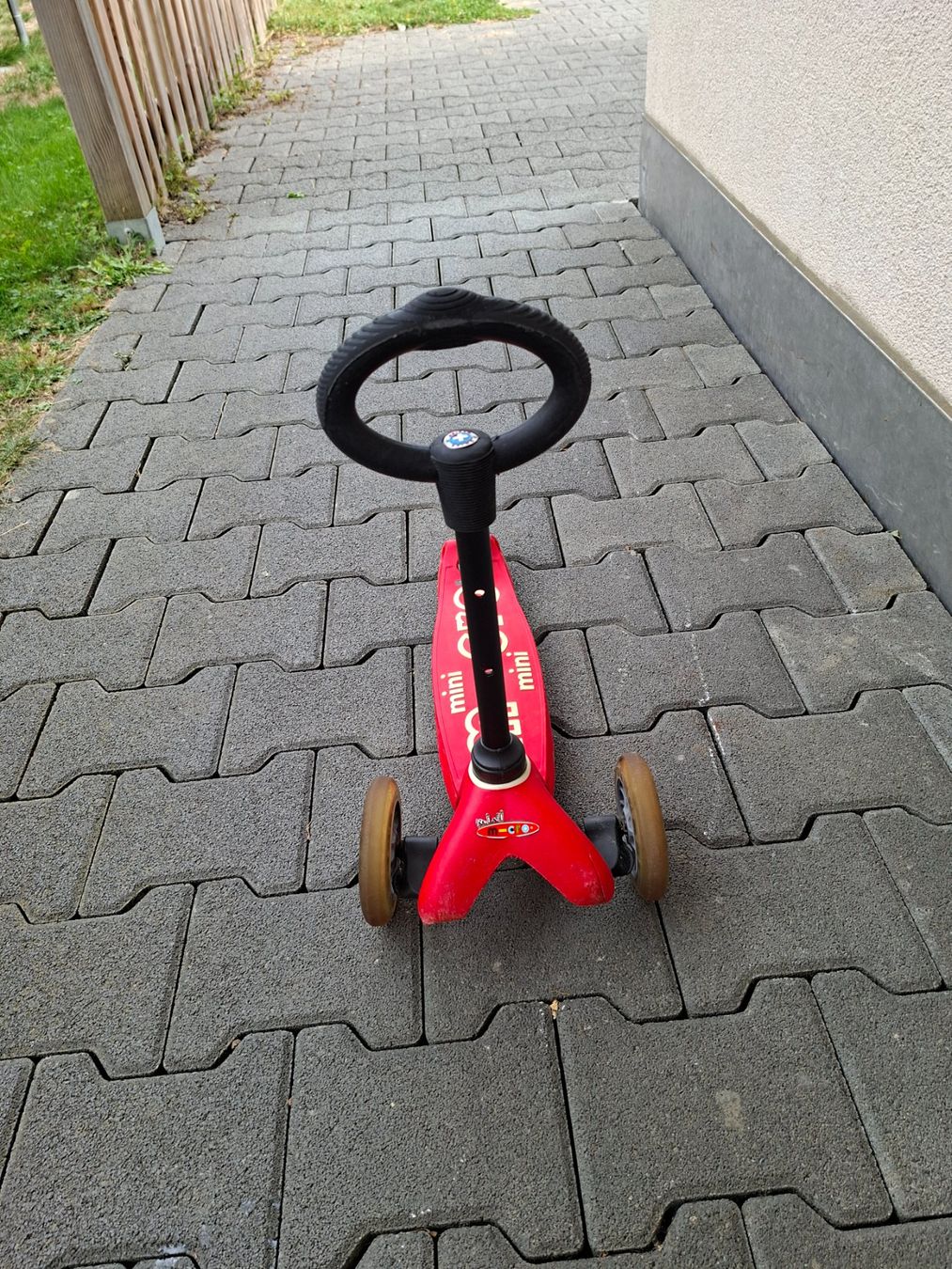 Micro Kickboard: Kinderroller Micro Mini rot gebrauchter Zustand – Usato da Waltenschwil venduto da BJBari 3