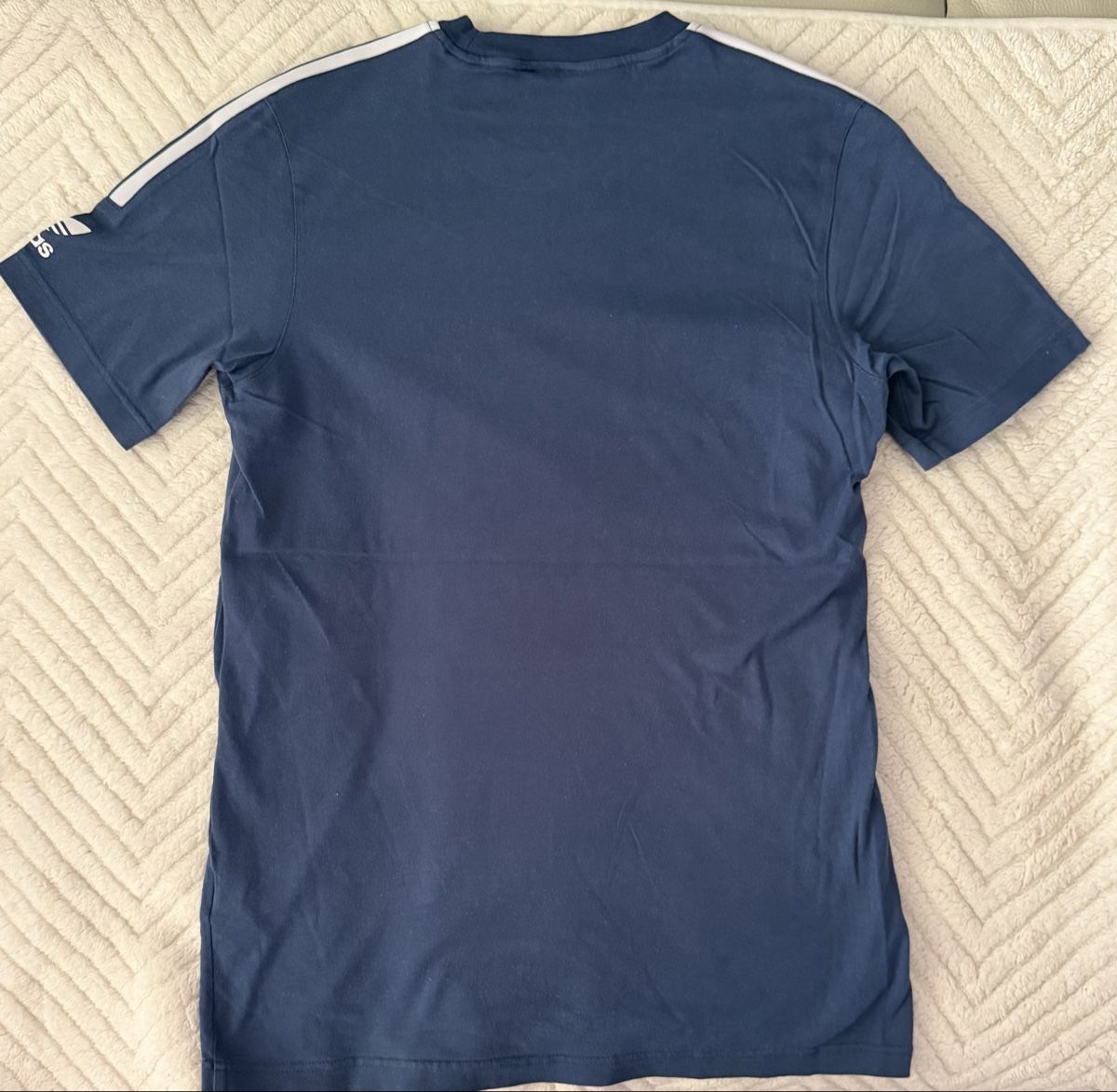 Adidas T-shirt: T-shirt Adidas bleu taille S – Nuovo (secondo la descrizione) da Genève venduto da len_5q5n 1