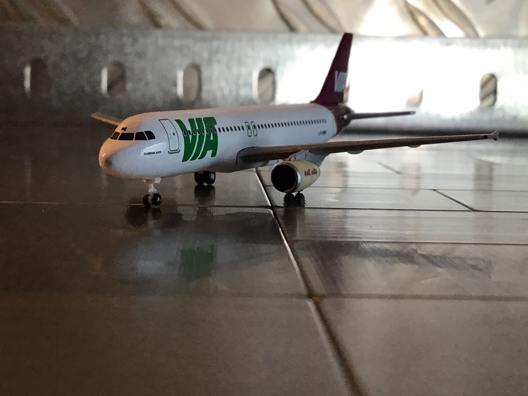 Herpa Kit di modellismo & Modellini statici: HERPA VIA AIRBUS  1/500 – Usato da Männedorf venduto da Modellbau-wyss 2