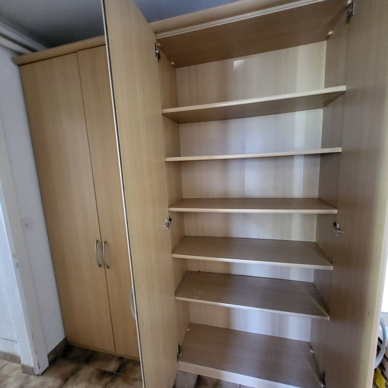 Armadi: Grosser Schrank-Platzwunder – Usato da Péry venduto da kitu12 1