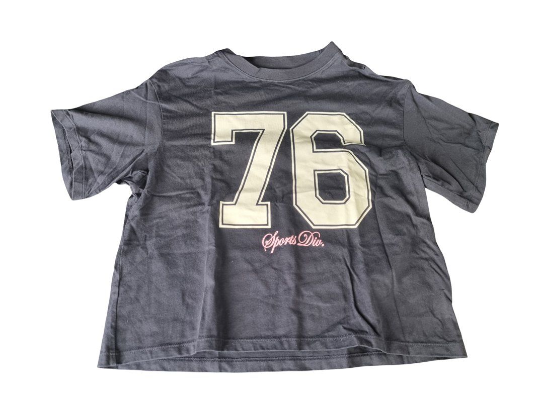 Blouses, T-shirts & Tops: Tshirt schwarz mit 76 Druck – D'occasion à Wangen b. Olten par Restwert_Wangen