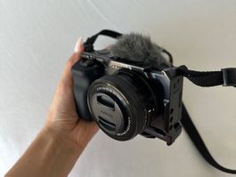 Sony Alpha ZV-E10 inkl. 16–50mm Objektiv, SmallRig & Zubehör
