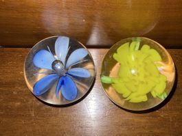 2 Glas Briefbeschwerer Blumenmotiv Murano Stil Vintage