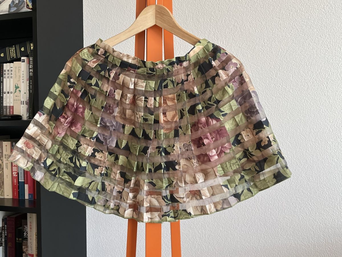 Zara Gonne: Zara Basic Floral Pleated Mini Skirt Size S – Nuovo (secondo la descrizione) da Gümligen venduto da caron__