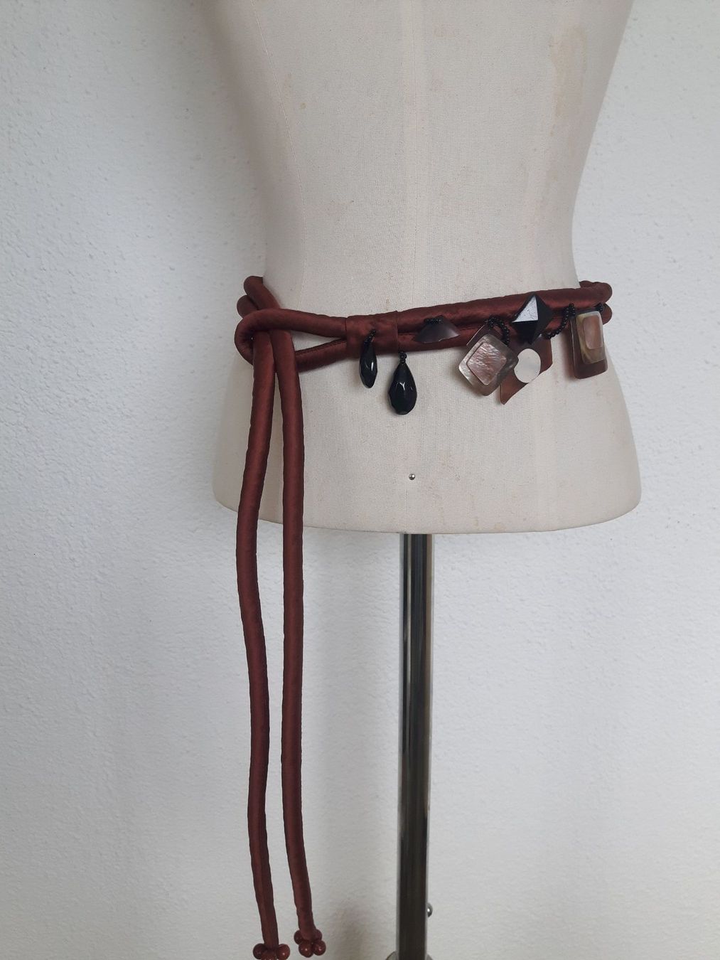 Cinture: Raffinierter vintage Couture Seidengürtel- Statementkette – Nuovo (secondo la descrizione) da Beckenried venduto da SylvkensWorld 4