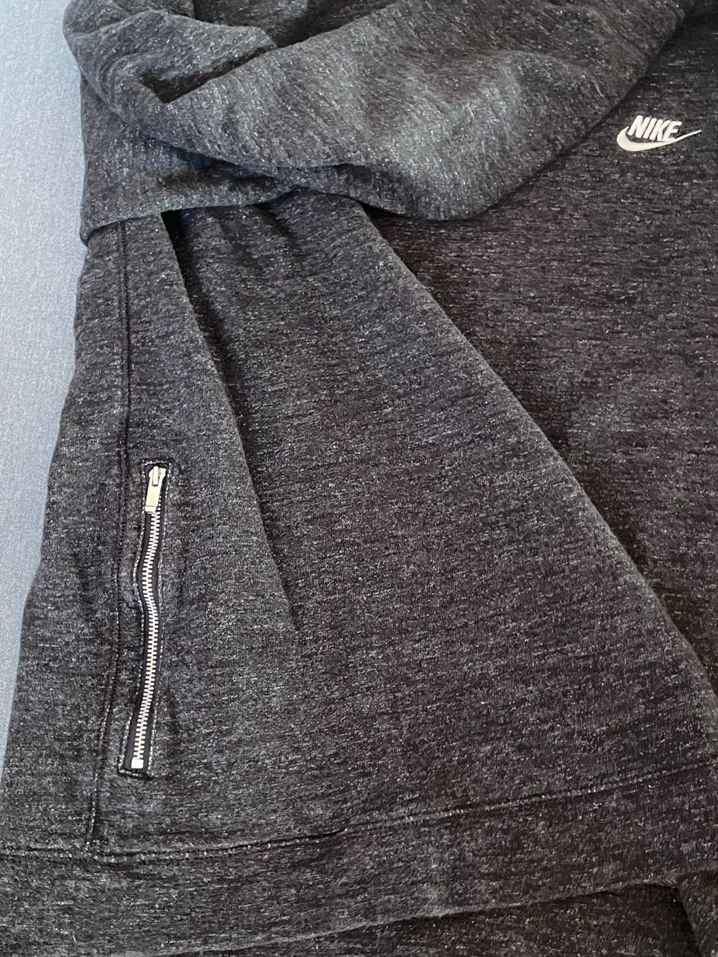 Nike Maglioni & Felpe: Pull Nike gris foncé – Taille L – Usato da Lausanne venduto da verde34256789 1