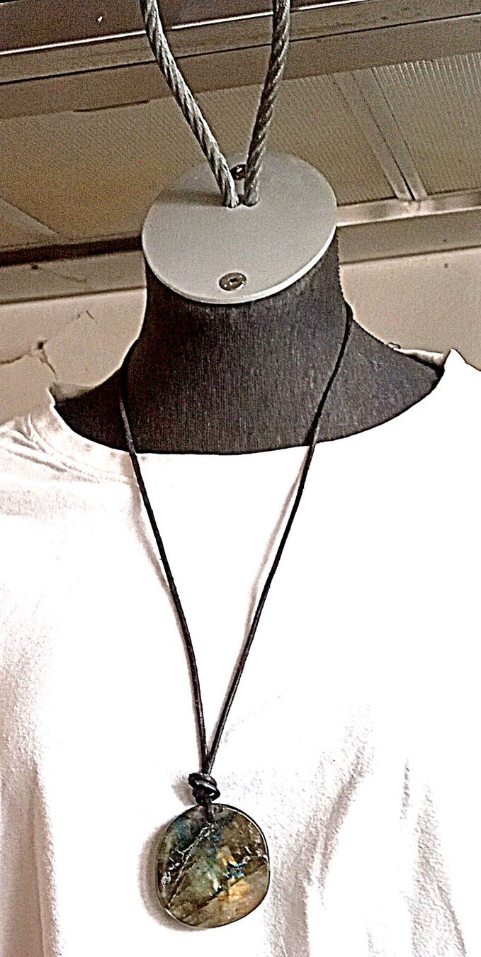 Catenine: Labradorit Stein an Leder-Halsband – Usato da Baar venduto da 2cvbaar