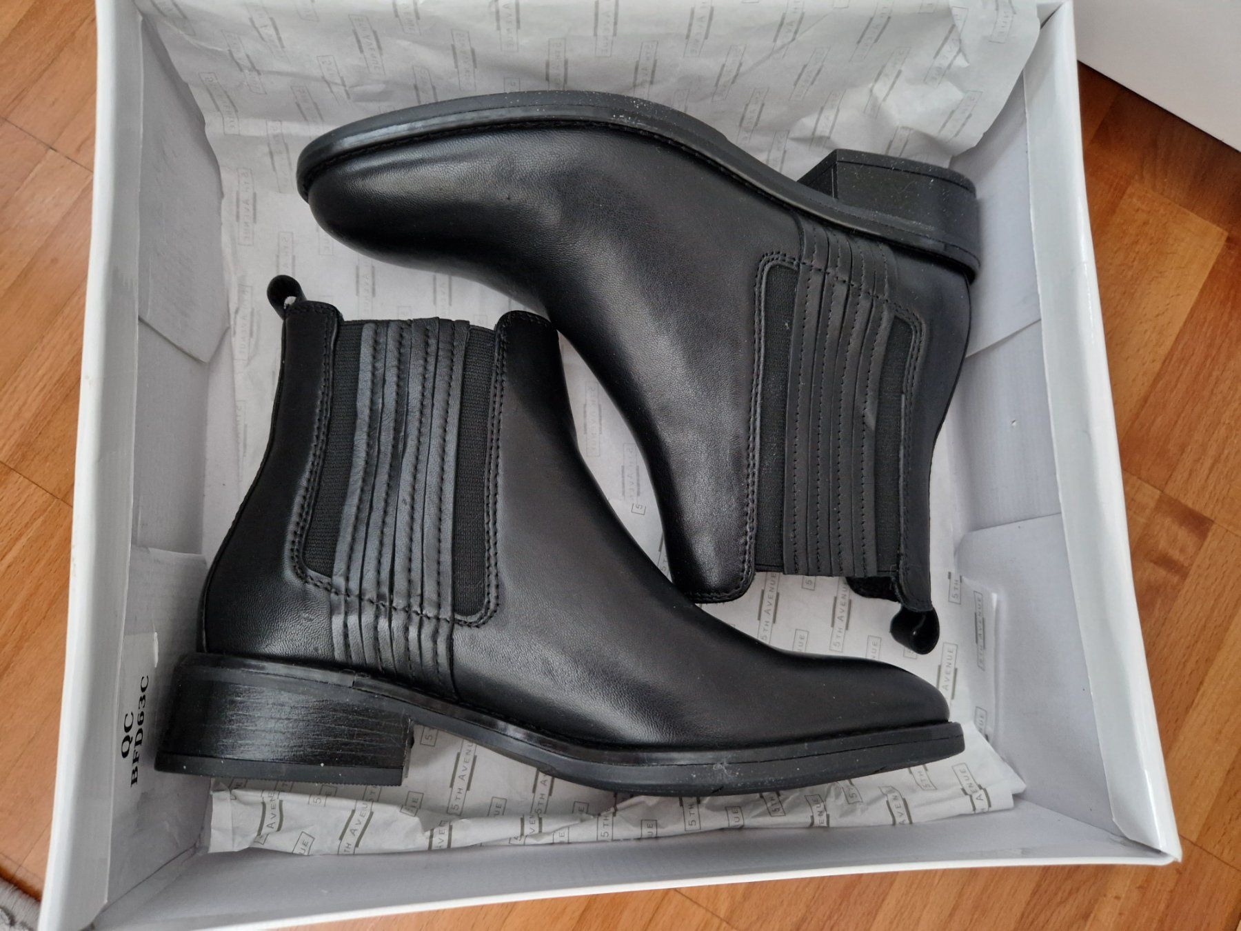 Scarpe da donna: Bottines chelsea noires – Nuovo e nell'imballaggio originale da Pully venduto da Andalous