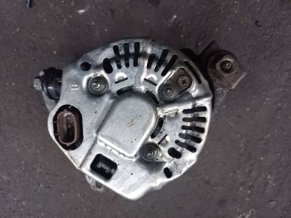 Tutti pezzi di ricambio auto: Alternator, lichtmaschiene daihatsu  – Usato da Egolzwil venduto da nag_g6sx 2